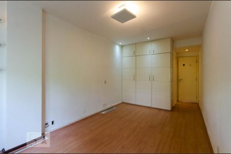 Apartamento para alugar com 117m², 3 quartos e 1 vagaSuite