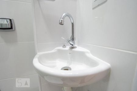 Banheiro social de kitnet/studio à venda com 1 quarto, 22m² em Centro, Rio de Janeiro