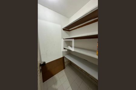 Casa à venda com 450m², 5 quartos e 3 vagasDespensa