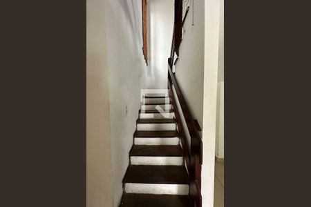 Casa à venda com 450m², 5 quartos e 3 vagasEscada para 2 andar