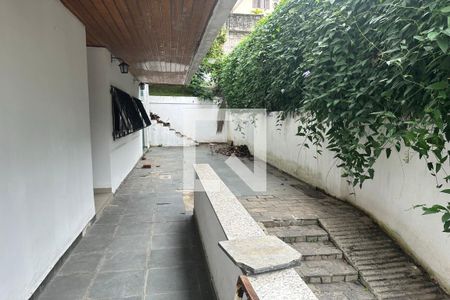 Casa à venda com 450m², 5 quartos e 3 vagasQuintal Fundos/ Acesso a garagem