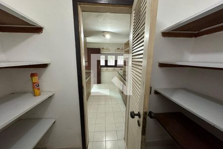 Casa à venda com 450m², 5 quartos e 3 vagasDespensa