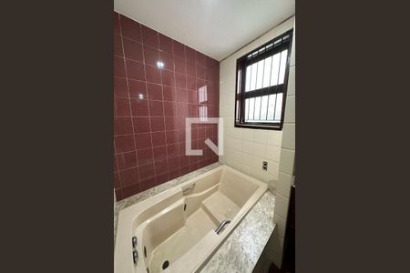 Casa à venda com 450m², 5 quartos e 3 vagasBanheiro da Suíte 1