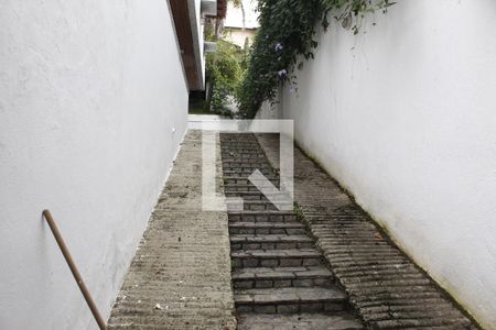 Casa à venda com 450m², 5 quartos e 3 vagasEscada entrada garagem 