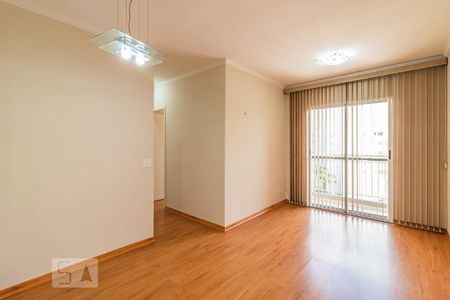 Sala de apartamento para alugar com 3 quartos, 68m² em Jardim Tupanci, Barueri