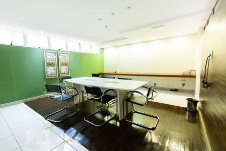 Apartamento para alugar com 27m², 1 quarto e 1 vaga Apartamento para alugar com 27m², 1 quarto e 1 vagaSala de Reuniões