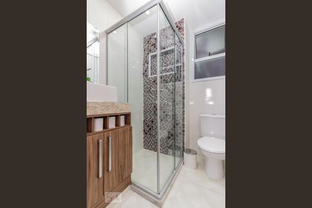 Banheiro de apartamento à venda com 2 quartos, 80m² em Jardim Tupanci, Barueri