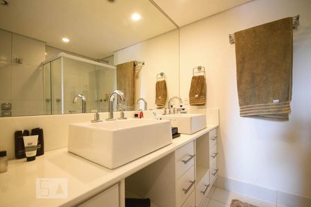 Apartamento à venda com 180m², 1 quarto e 2 vagasBanheiro suíte