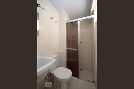 Banheiro de kitnet/studio para alugar com 1 quarto, 25m² em Bela Vista, São Paulo