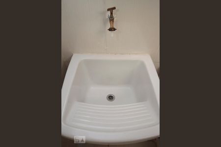 Banheiro de kitnet/studio para alugar com 1 quarto, 25m² em Bela Vista, São Paulo