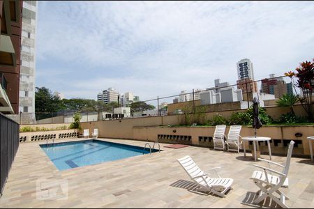 Apartamento à venda com 97m², 3 quartos e 2 vagasDependências do prédio - piscina