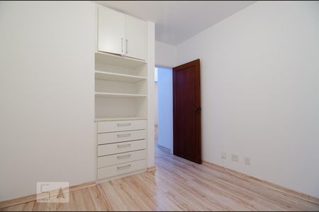 Apartamento à venda com 97m², 3 quartos e 2 vagasQuarto 2