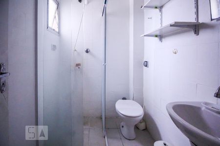 Banheiro de apartamento para alugar com 2 quartos, 51m² em Cerqueira César, São Paulo
