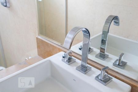Apartamento à venda com 65m², 2 quartos e 2 vagasBanheiro social