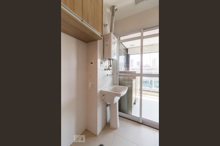 Área de serviço de apartamento para alugar com 2 quartos, 77m² em Vila Regente Feijó, São Paulo