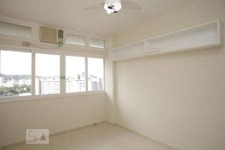 Quarto 1 de apartamento para alugar com 2 quartos, 78m² em Grajaú, Rio de Janeiro