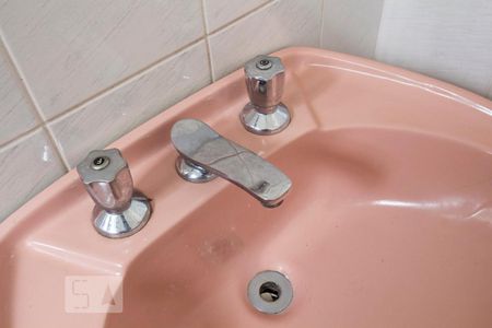 Casa à venda com 500m², 6 quartos e 3 vagasBanheiro superior - edícula