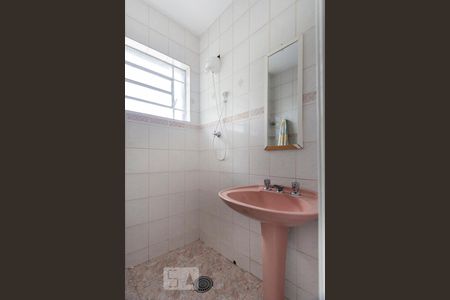 Casa à venda com 500m², 6 quartos e 3 vagasBanheiro superior - edícula