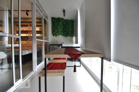 Varanda de kitnet/studio para alugar com 1 quarto, 36m² em Real Parque, São Paulo