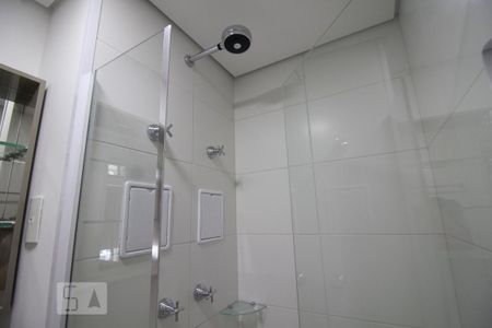 Chuveiro de kitnet/studio para alugar com 1 quarto, 36m² em Real Parque, São Paulo