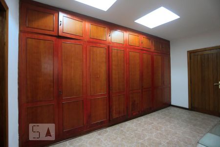 Casa à venda com 350m², 5 quartos e 4 vagasQuarto Suite Armário