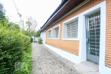 Casa à venda com 350m², 5 quartos e 4 vagasÁrea Externa Lateral