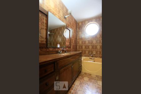 Casa à venda com 350m², 5 quartos e 4 vagasBanheiro Suite Armário