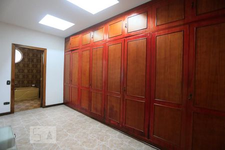 Casa à venda com 350m², 5 quartos e 4 vagasQuarto Suite Armário