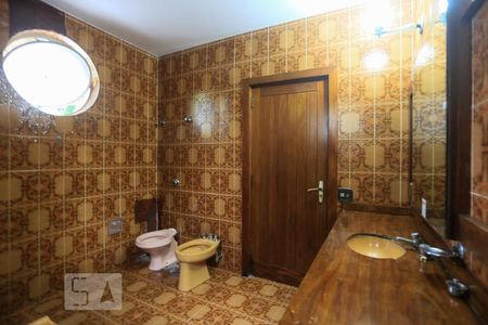 Casa à venda com 350m², 5 quartos e 4 vagasBanheiro Suite 