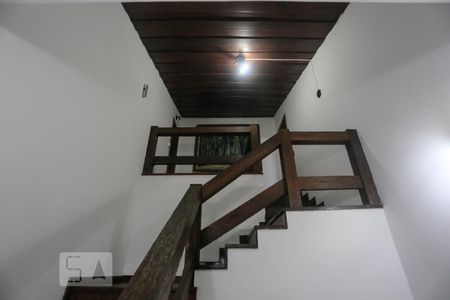 Escada de casa à venda com 5 quartos, 350m² em Alto de Pinheiros, São Paulo