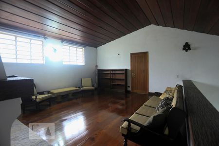 Casa à venda com 350m², 5 quartos e 4 vagasSala de TV
