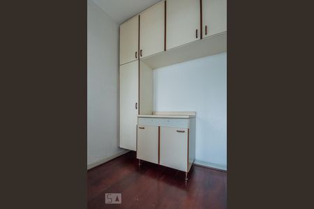 Apartamento à venda com 100m², 3 quartos e 2 vagasQuarto Serviço