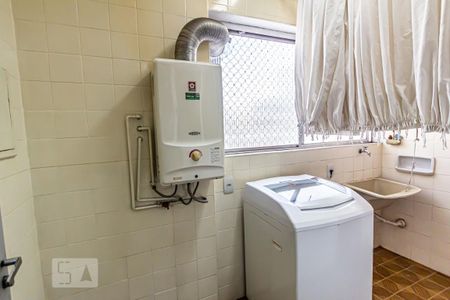 Área de serviço de apartamento para alugar com 3 quartos, 119m² em Higienópolis, São Paulo