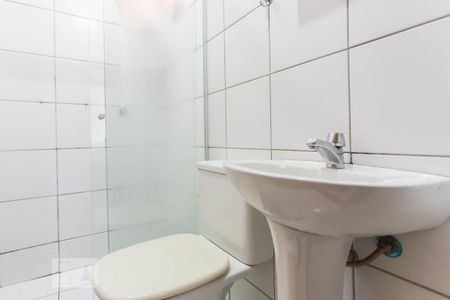 Banheiro de kitnet/studio para alugar com 1 quarto, 27m² em Asa Norte, Brasília