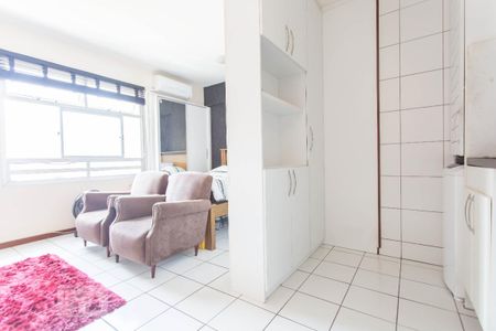 Sala e Cozinha de kitnet/studio para alugar com 1 quarto, 27m² em Asa Norte, Brasília