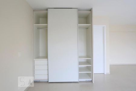 Studio à venda com 37m², 1 quarto e 1 vagaQuarto Armário