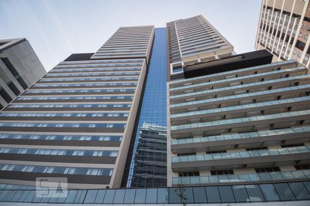 Apartamento para alugar com 75m², 2 quartos e 1 vaga Apartamento para alugar com 75m², 2 quartos e 1 vagaFachada - Condomínio