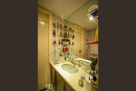 Apartamento à venda com 170m², 3 quartos e 1 vaga Apartamento à venda com 170m², 3 quartos e 1 vagaSuite