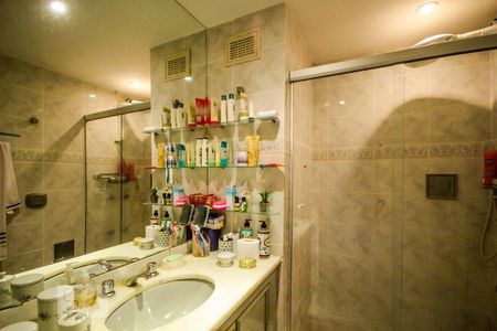 Apartamento à venda com 170m², 3 quartos e 1 vaga Apartamento à venda com 170m², 3 quartos e 1 vagaSuite