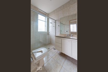 Apartamento para alugar com 132m², 4 quartos e 1 vaga Apartamento para alugar com 132m², 4 quartos e 1 vagaBanheiro