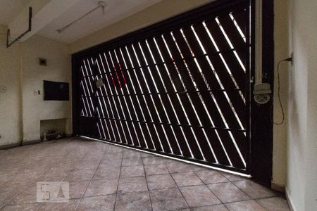 Casa para alugar com 110m², 2 quartos e 2 vagasPortão Automático da Garagem 