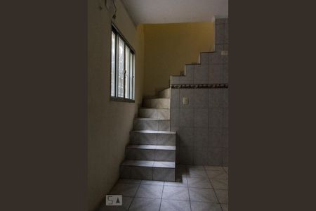 Casa para alugar com 110m², 2 quartos e 2 vagasEscadas 