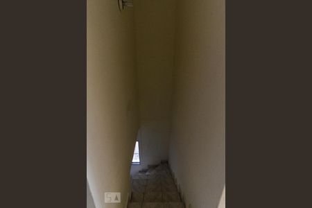 Casa para alugar com 110m², 2 quartos e 2 vagasEscada de Acesso a Cozinha 