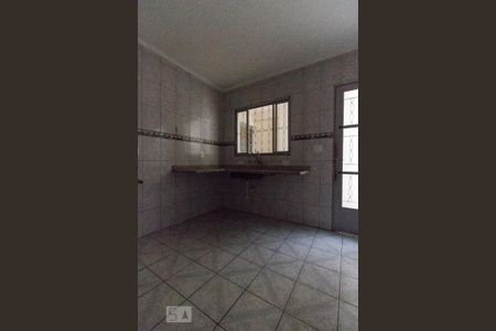 Casa para alugar com 110m², 2 quartos e 2 vagasCozinha 