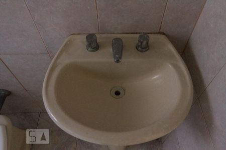 Casa para alugar com 110m², 2 quartos e 2 vagasPia do Banheiro Social 