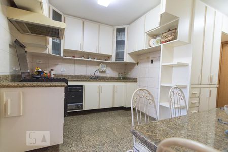 Cozinha de apartamento à venda com 3 quartos, 128m² em Água Branca, São Paulo