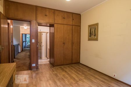 Casa à venda com 267m², 4 quartos e 2 vagasSuíte 2