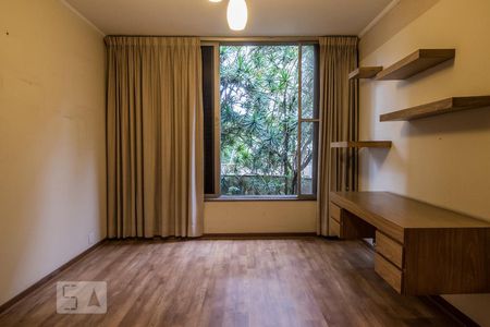 Casa à venda com 267m², 4 quartos e 2 vagasSuíte 2