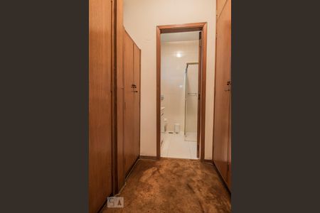 Casa à venda com 267m², 4 quartos e 2 vagasCloset