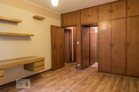 Casa à venda com 267m², 4 quartos e 2 vagasSuíte 2